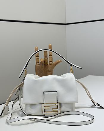Fortok Fendi Small Mamma Baguette White 16 x 13 x 10 cm