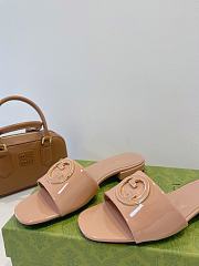 Fortok Gucci Women's Round Interlocking G sandal Beige - 3