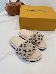 Fortok Louis Vuitton Pool Pillow Flat Comfort Mule Off-White - 3
