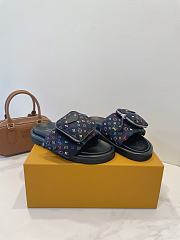 Fortok Louis Vuitton  x TM Pool Pillow Flat Comfort Mule Black 1AGVR7 - 2