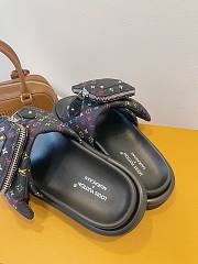 Fortok Louis Vuitton  x TM Pool Pillow Flat Comfort Mule Black 1AGVR7 - 3