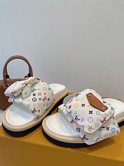 Fortok Louis Vuitton  x TM Pool Pillow Flat Comfort Mule White 1AGVQO - 3