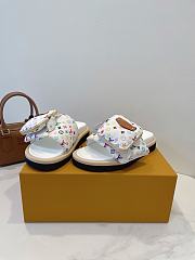 Fortok Louis Vuitton  x TM Pool Pillow Flat Comfort Mule White 1AGVQO - 6