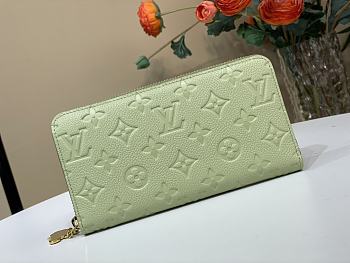 Fortok LV X TM Zippy Vertical Wallet Green Tea 19.5 x 10.5 x 2.5 cm