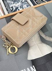 Fortok Dior Lady Dior Jasmine Card Holder Patent Leather Beige 10.5cm - 1