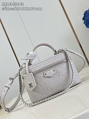 Fortok Louis Vuitton Vanity Chain Pouch Grey 19 x 11 x 6 cm - 1
