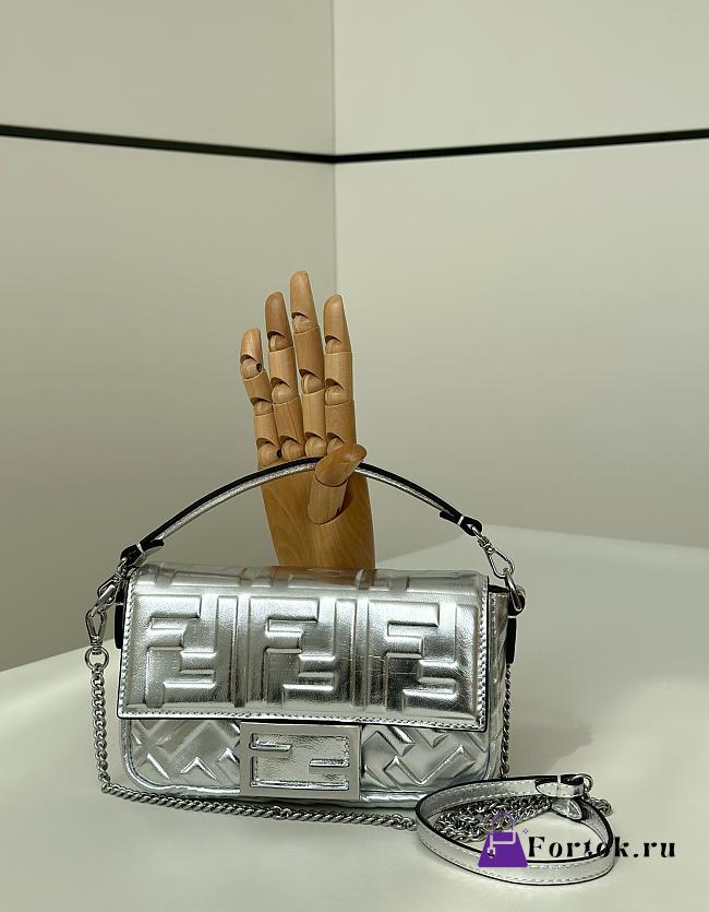 Fortok Fendi Baguette FF Logo Bag in Silver 19×4×12cm  - 1