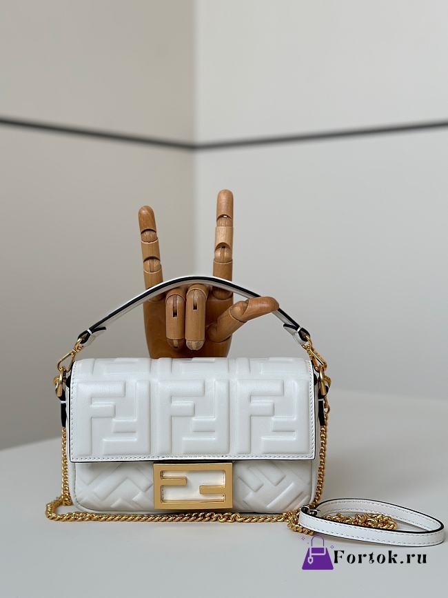 Fortok Fendi Baguette FF Logo Bag in White 19×5×12cm  - 1