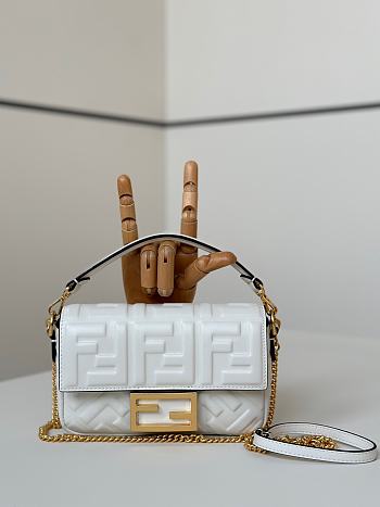 Fortok Fendi Baguette FF Logo Bag in White 19×5×12cm 