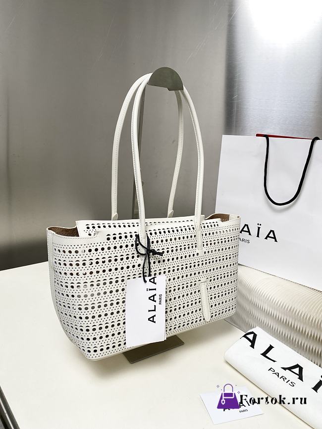 Fortok Alaïa Neo Mina 32 Perforated Calfskin Tote White 32x19x16cm - 1