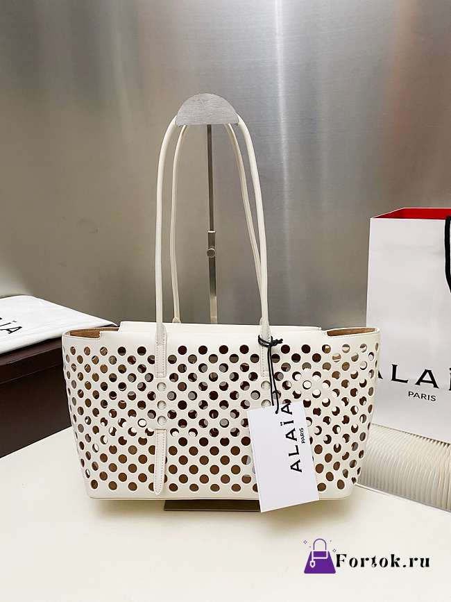 Fortok Alaïa Neo Mina 32 Perforated Calfskin Tote White 02 32x19x16cm  - 1