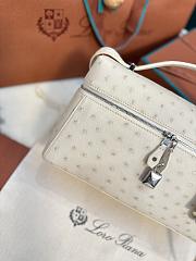 Fortok Loro Piana Extra Pocket L27 Off-White Ostrich Leather 27 x 10 x 16 cm - 5
