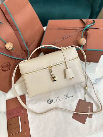 Fortok Loro Piana Extra Pocket L27 Beige With Gold Hardware 27 x 10 x 16 cm 