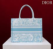 Fortok Dior Medium Book Tote White and Celestial Blue Toile de Jouy Sauvage Embroidery 36*28*16cm - 5