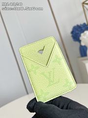 Fortok Louis Vuitton Card Holder Monogram Neon Green 9x0.5x6cm - 3