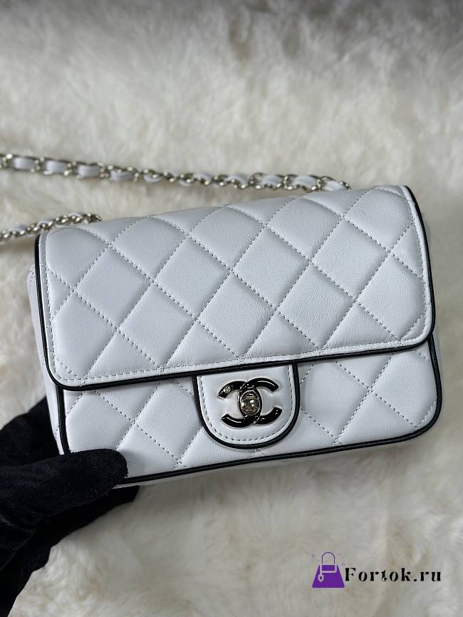 Fortok Chanel Flap Bag White With Black Line 19.5cm - 1