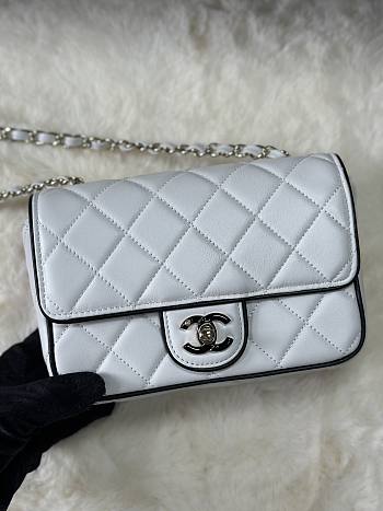 Fortok Chanel Flap Bag White With Black Line 19.5cm