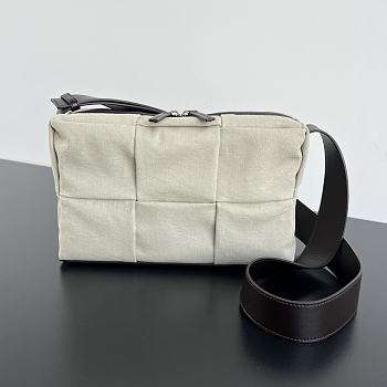 Fortok Man Bottega Veneta Arco Camera Bag Off-White 27x19x9cm