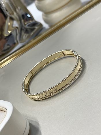 Fortok Van Cleef & Arpels Perlée signature bracelet, large model Gold