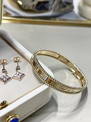 Fortok Van Cleef & Arpels Perlée signature bracelet, large model Gold - 6