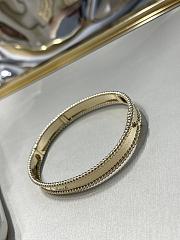 Fortok Van Cleef & Arpels Perlée signature bracelet, large model Gold - 3