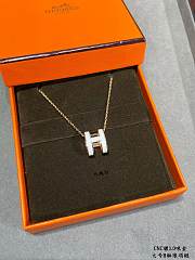 Fortok Hermès Pre-Owned 2010s Mini Pop H necklace White  - 6