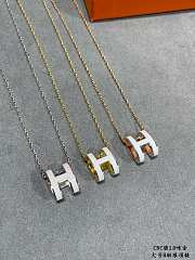 Fortok Hermès Pre-Owned 2010s Mini Pop H necklace White  - 5