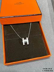 Fortok Hermès Pre-Owned 2010s Mini Pop H necklace White  - 3