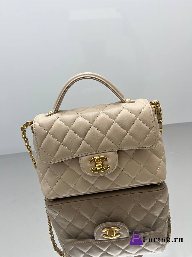 Fortok Chanel 25ss Flap Bag With Top Handle Beige 14x20x6cm  - 1
