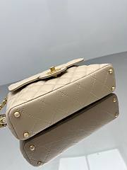 Fortok Chanel 25ss Flap Bag With Top Handle Beige 14x20x6cm  - 5