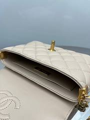 Fortok Chanel 25ss Flap Bag With Top Handle Beige 14x20x6cm  - 3