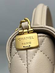 Fortok Chanel 25ss Flap Bag With Top Handle Beige 14x20x6cm  - 2