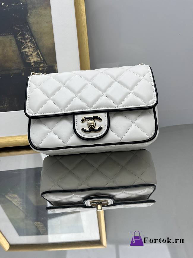 Fortok Chanel Flap Bag 25SS White 12.5 X 19.5X 3.5CM - 1