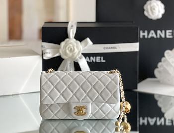 Fortok Chanel Flap Bag Mini White 13:20:7cm