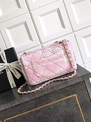 Fortok The Chanel Coco Beach 2025 collection Maxi Flapbag Printed Denim & Gold-Tone Metal Light Pink & White 15x 24 x6.5cm - 4