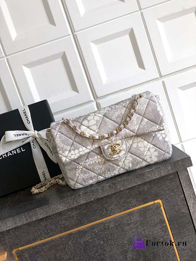 Fortok The Chanel Coco Beach 2025 collection Maxi Flapbag Printed Denim & Gold-Tone Metal Light Grey & White 15x 24 x6.5cm - 1