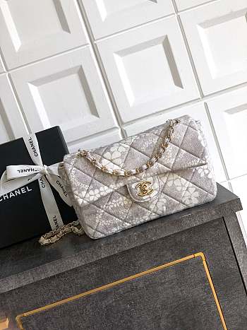 Fortok The Chanel Coco Beach 2025 collection Maxi Flapbag Printed Denim & Gold-Tone Metal Light Grey & White 15x 24 x6.5cm