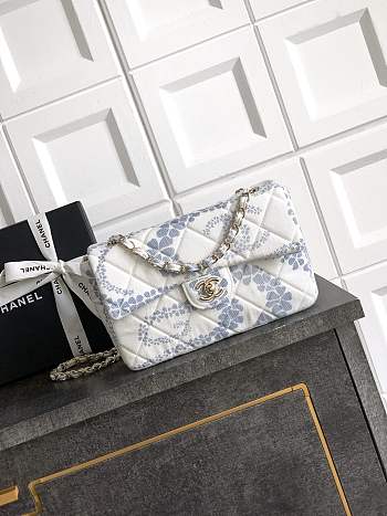 Fortok The Chanel Coco Beach 2025 collection Maxi Flapbag Printed Denim & Gold-Tone Metal Light Blue & White 15x 24 x6.5cm