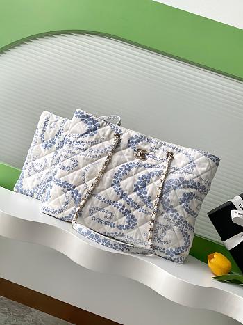Fortok The Chanel Coco Beach 2025 collection Maxi Shopping Bag Printed Denim & Gold-Tone Metal Blue & White 28.5-37-13cm