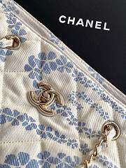Fortok The Chanel Coco Beach 2025 collection Maxi Shopping Bag Printed Denim & Gold-Tone Metal Blue & White 28.5-37-13cm - 4