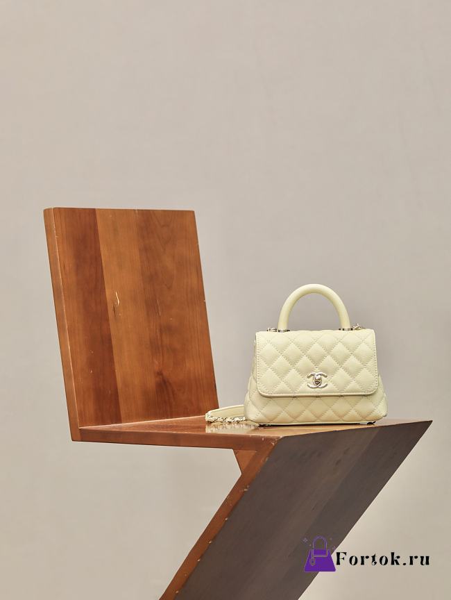 Chanel 25ss Chanel Coco Handle Baby Yellow 19 × 13 × 9 cm - 1
