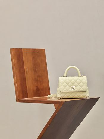 Chanel 25ss Chanel Coco Handle Baby Yellow 19 × 13 × 9 cm