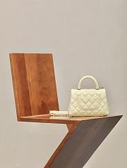 Chanel 25ss Chanel Coco Handle Baby Yellow 19 × 13 × 9 cm - 4