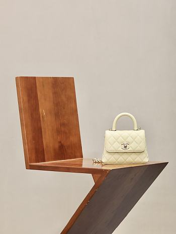 Chanel 25ss Chanel Coco Handle Baby Yellow 14.5 × 11.5 × 5.5 cm