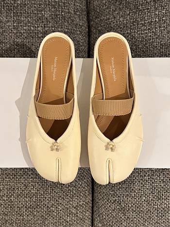 Fortok Maison Margiela Tabi Ballet Mules in Leather Cream