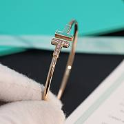 Fortok Tiffany Green T Narrow Wire Bracelet in Rose Gold And Diamond - 6