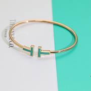Fortok Tiffany Green T Narrow Wire Bracelet in Rose Gold - 4