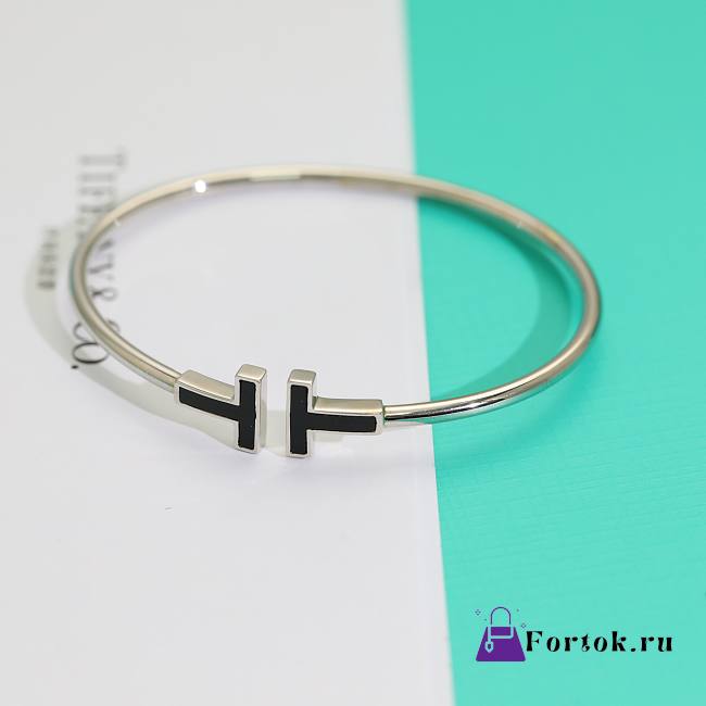 Fortok Tiffany Black T Narrow Wire Bracelet in Silver - 1