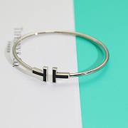 Fortok Tiffany Black T Narrow Wire Bracelet in Silver - 1
