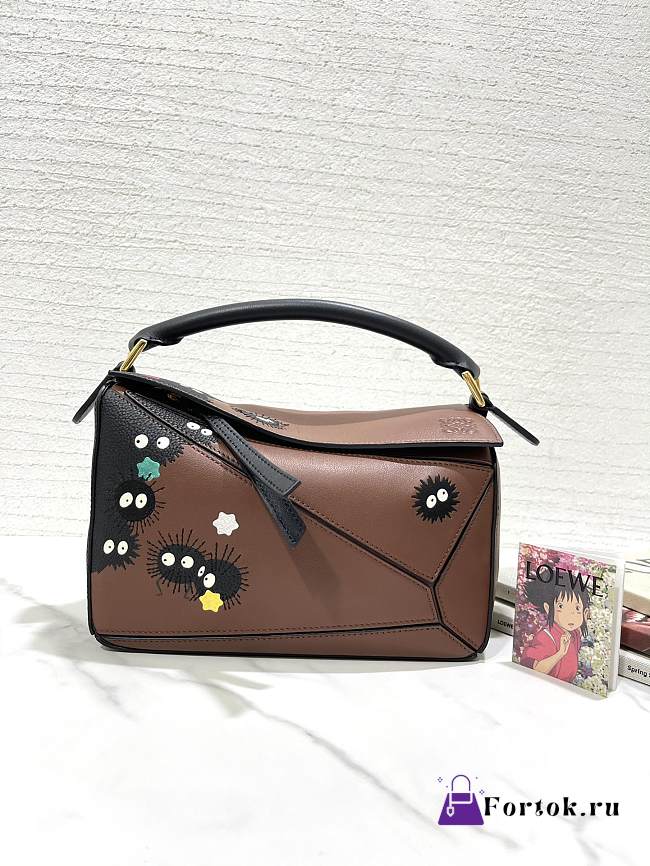 Fortok Loewe x Studio Ghibli Collection Susuwatari Mini Puzzle Brown Crossbody Bag 24*16*10cm - 1